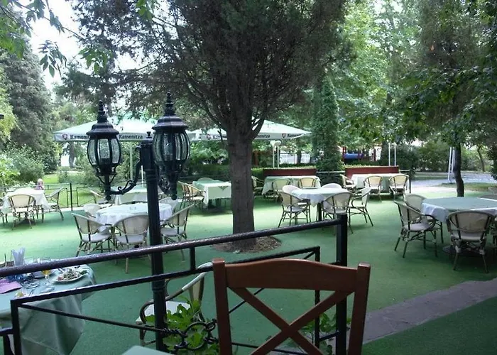 Хотел Oasis Park - New Managment 3*