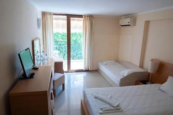 Хотел Oasis Park - New Managment 3*