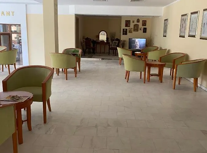 Oasis Park - New Managment Хотел 3*